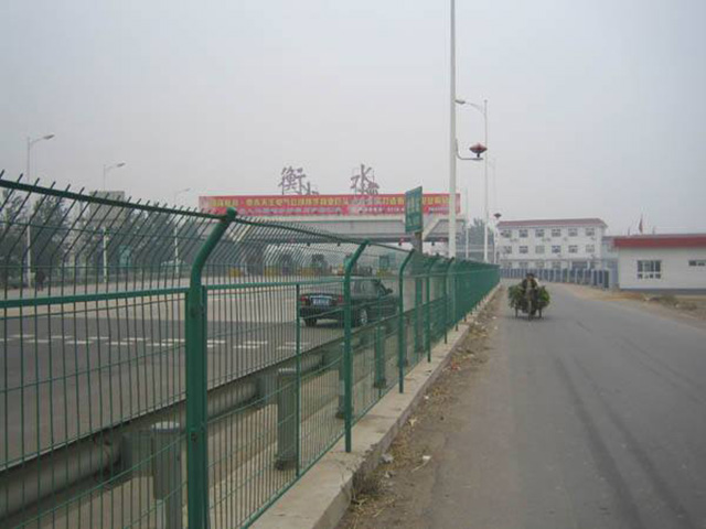 高速公路<a href=http://m.52zoo.com target=_blank class=infotextkey><a href=http://m.52zoo.com target=_blank class=infotextkey>護(hù)欄</a>網(wǎng)</a>